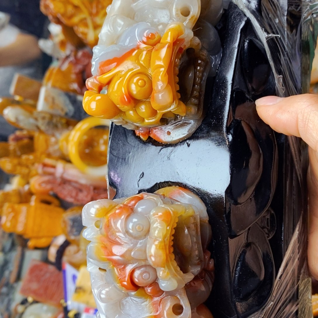 石英质玉（黄龙玉）未镶嵌颈饰