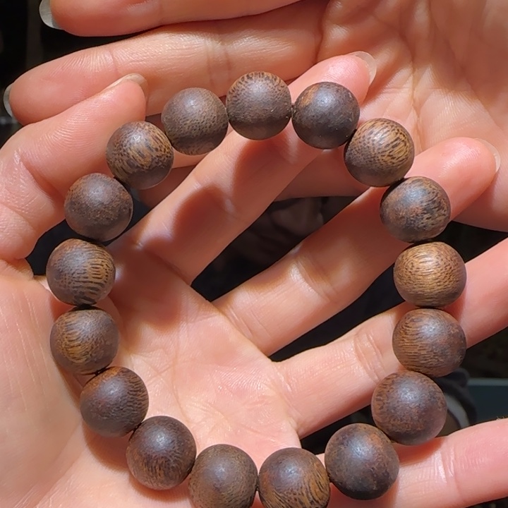 沉香手串透顶绿1.3手串15克+