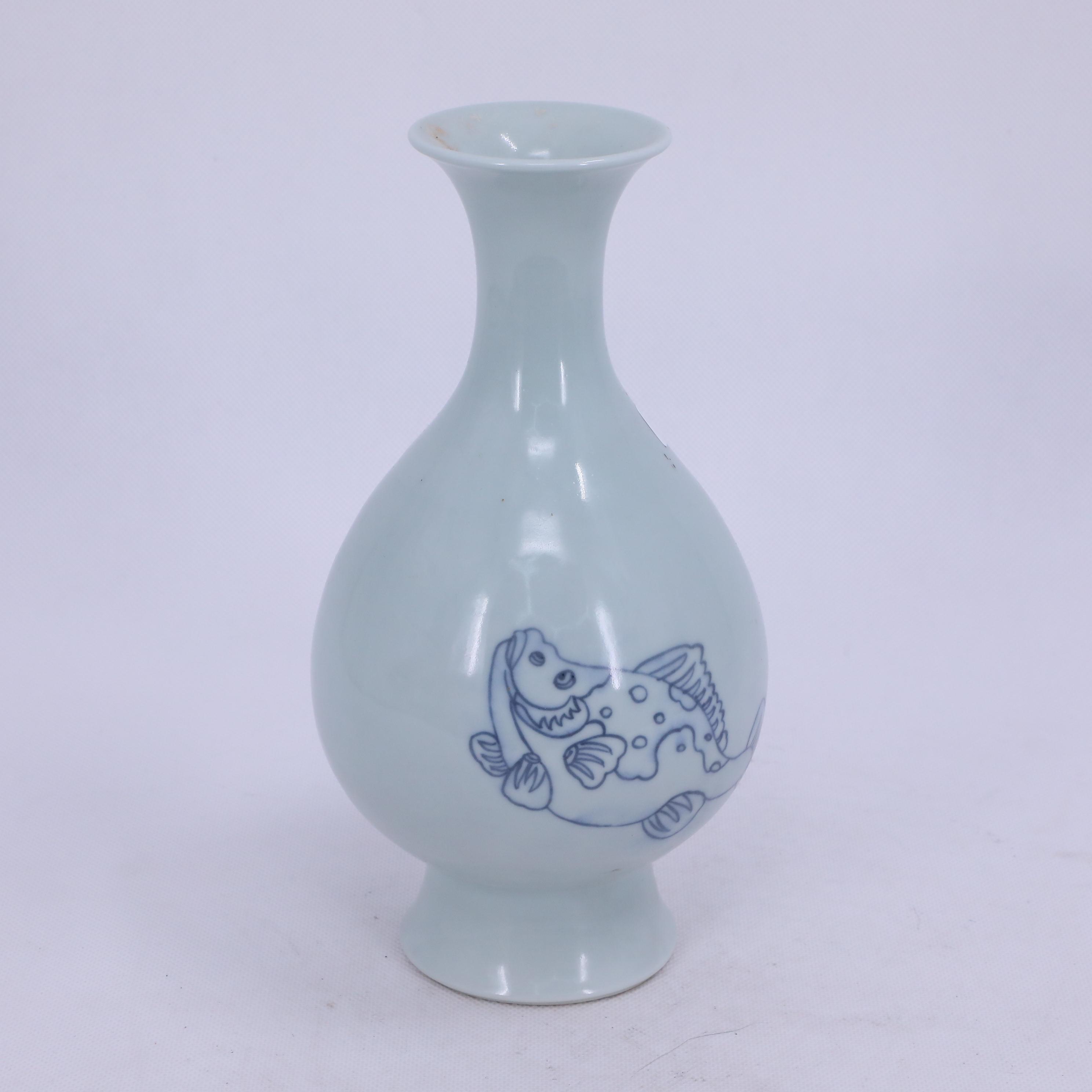 古陶瓷/青花淡描鱼纹琵琶瓶LOT1656