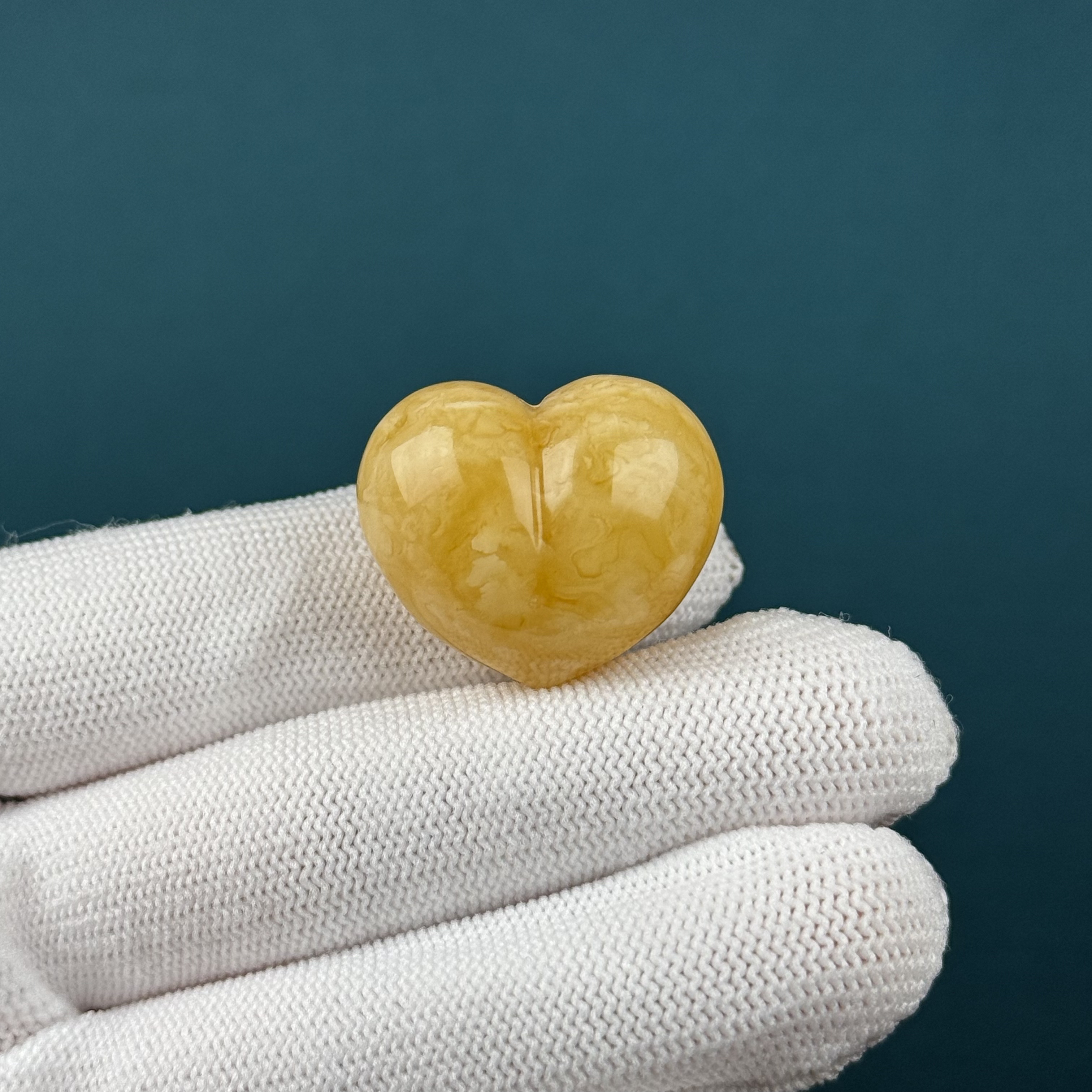 F4981天然原矿蜜蜡 屁桃爱心26.4*22.4*17.6mm一物一图假一罚十