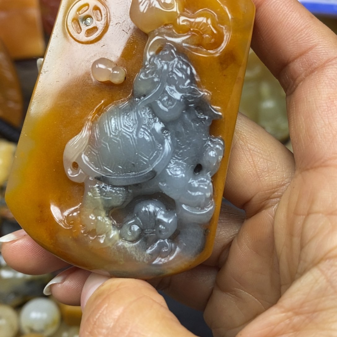 石英质玉（黄龙玉）颈饰未镶嵌