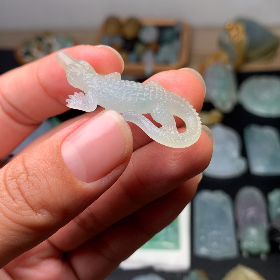 定制翡翠未镶嵌鳄鱼