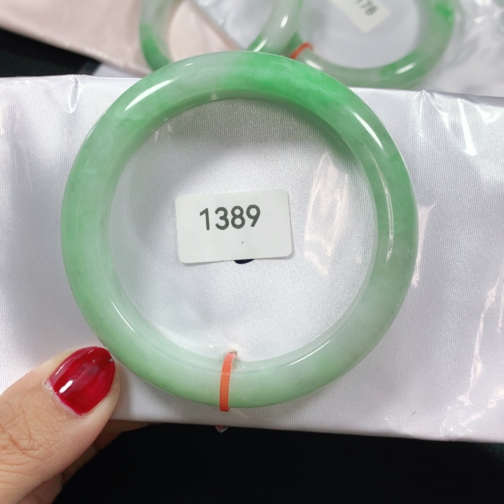 翡翠手镯未镶嵌天然翡翠手镯02