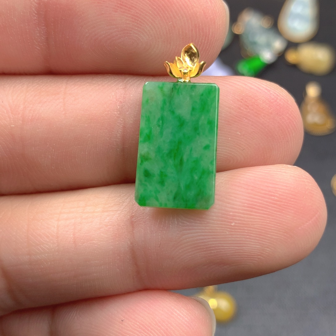 【闪购商品】颈饰18K金镶嵌翡翠跟***走翡翠