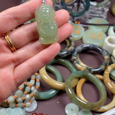 蛇纹石玉手镯未镶嵌