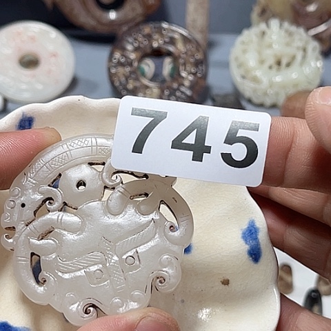 摆件瓷器制作过程是根据不同种类及形状