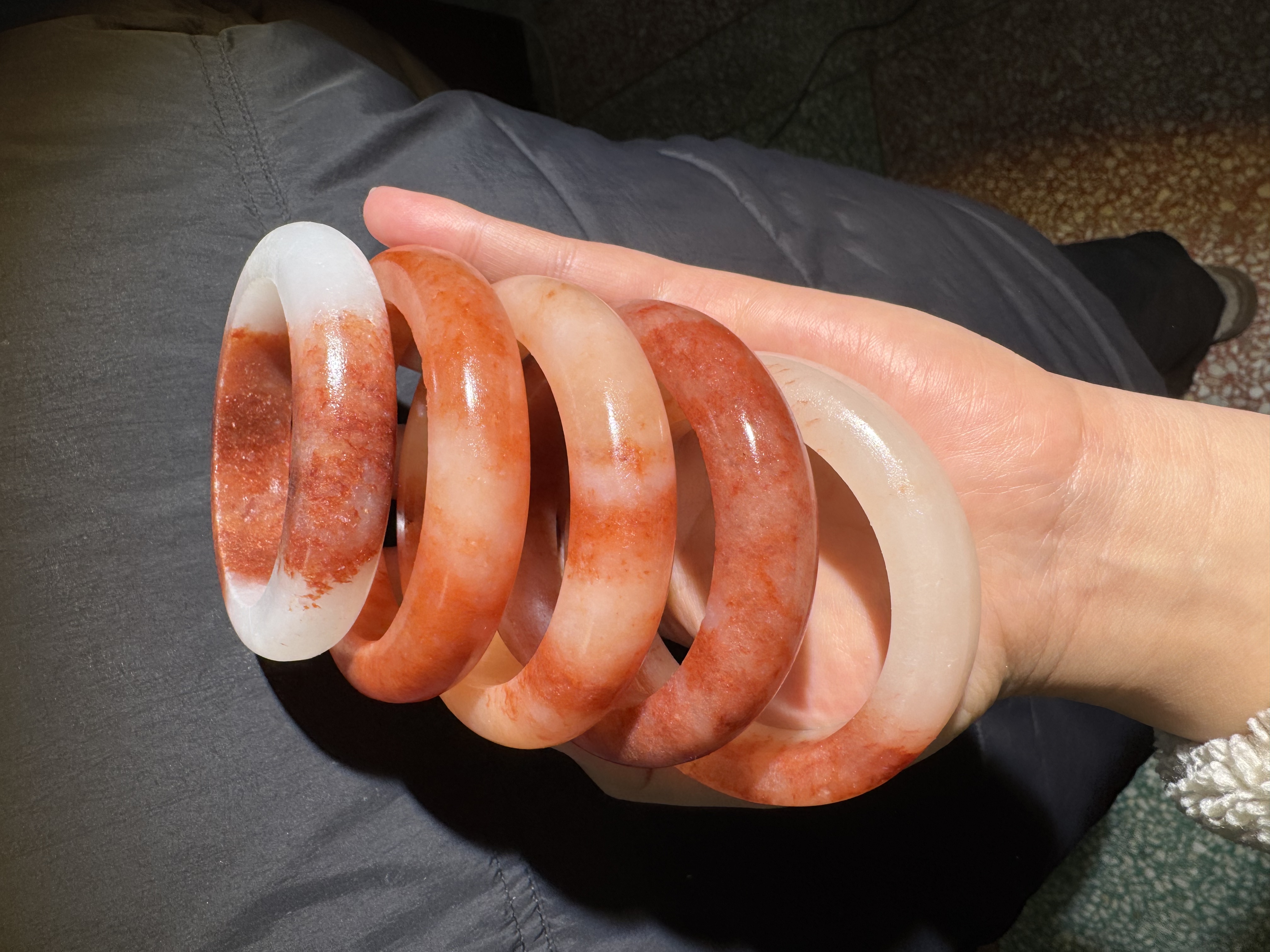 踏雪红梅新疆天然玉石定制手镯，拍一发一 多样性发货