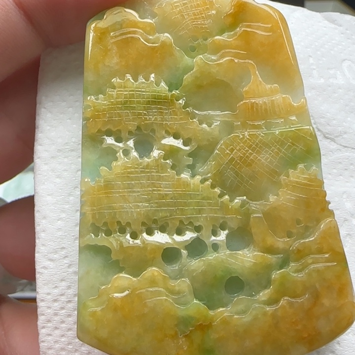 翡翠颈饰未镶嵌山水