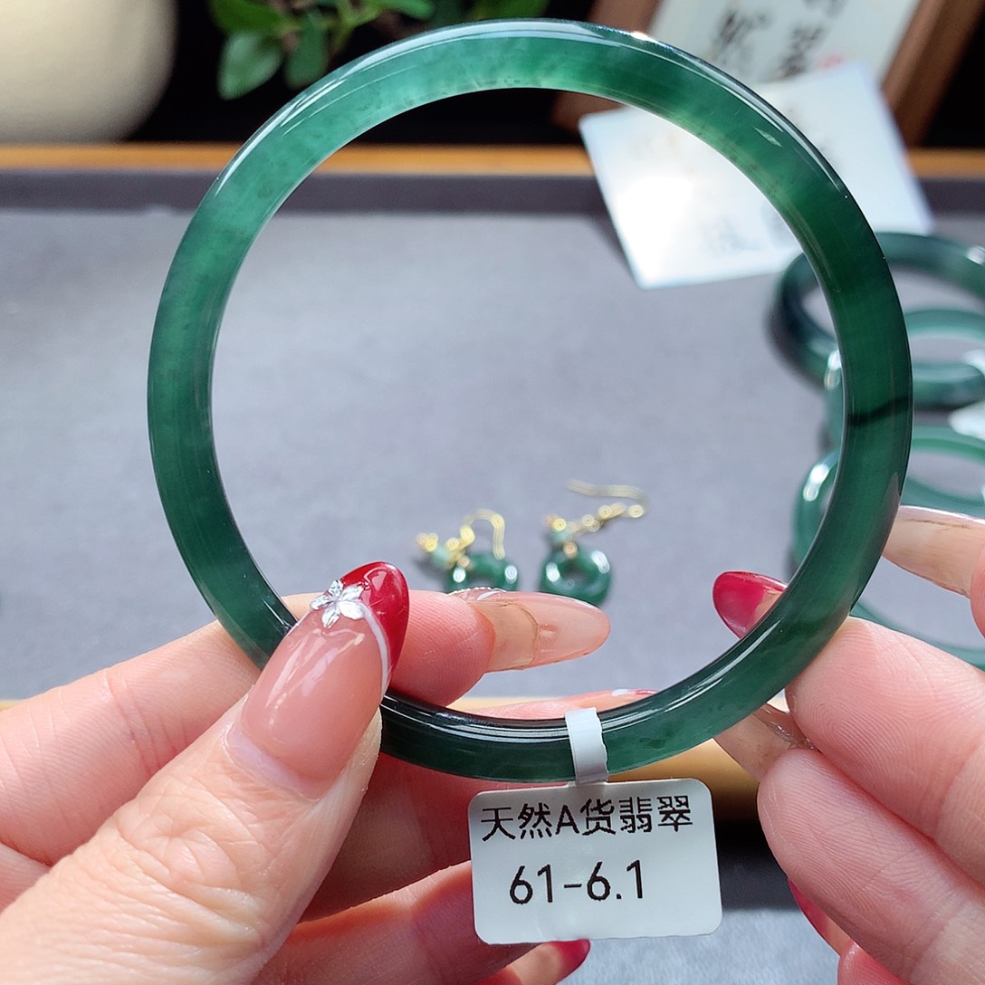 翡翠手镯（圆镯）未镶嵌