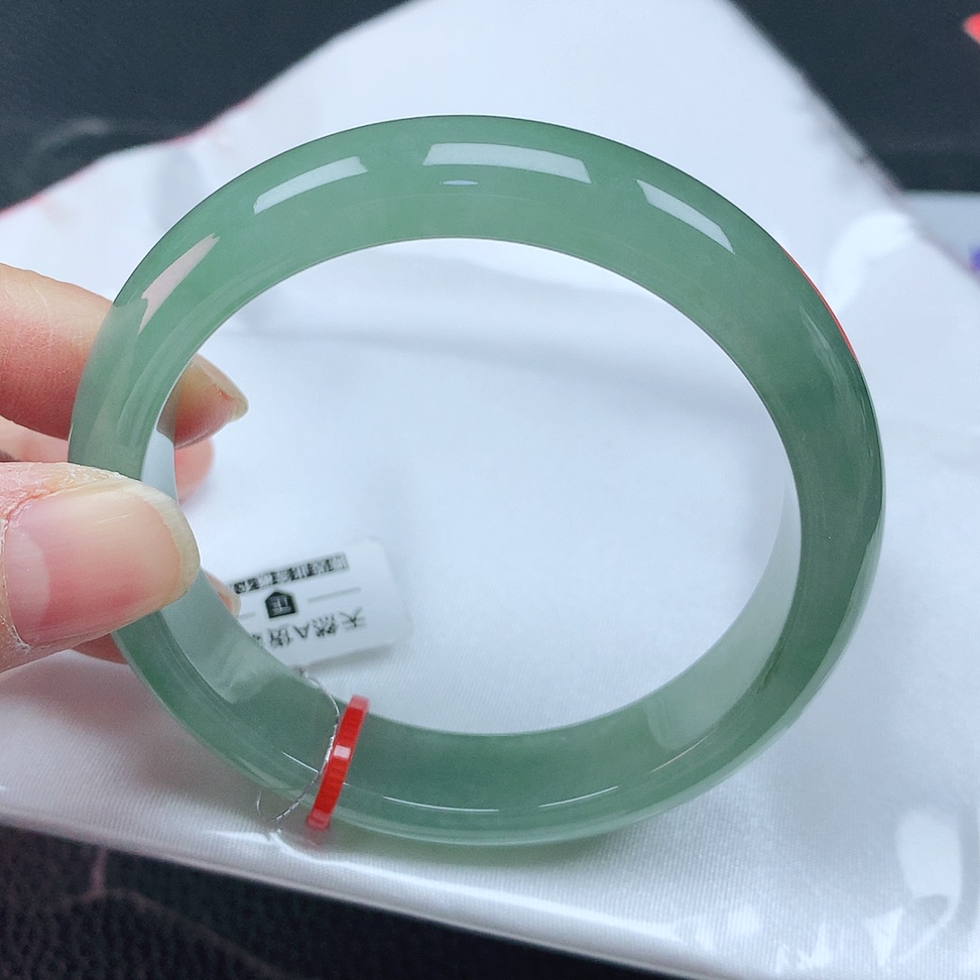 翡翠手镯未镶嵌55圈