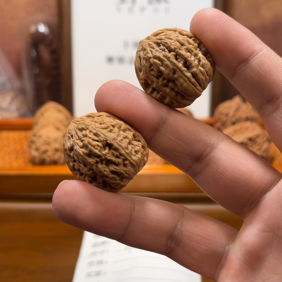 文玩核桃吊坠玉面虎头Q6023