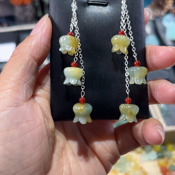 蛇纹石玉未镶嵌耳饰