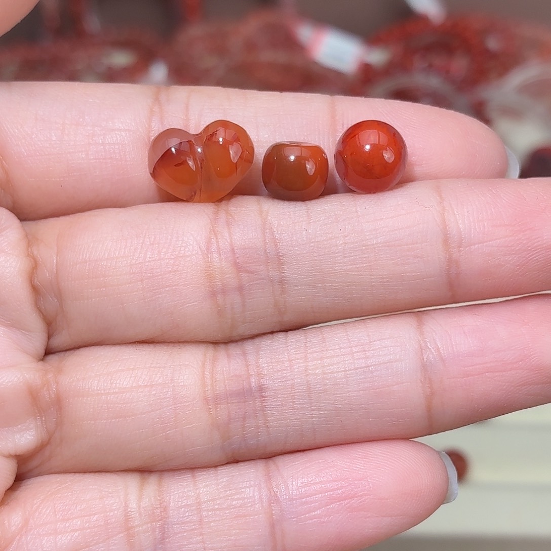 ***南红玛瑙未镶嵌颈饰3个