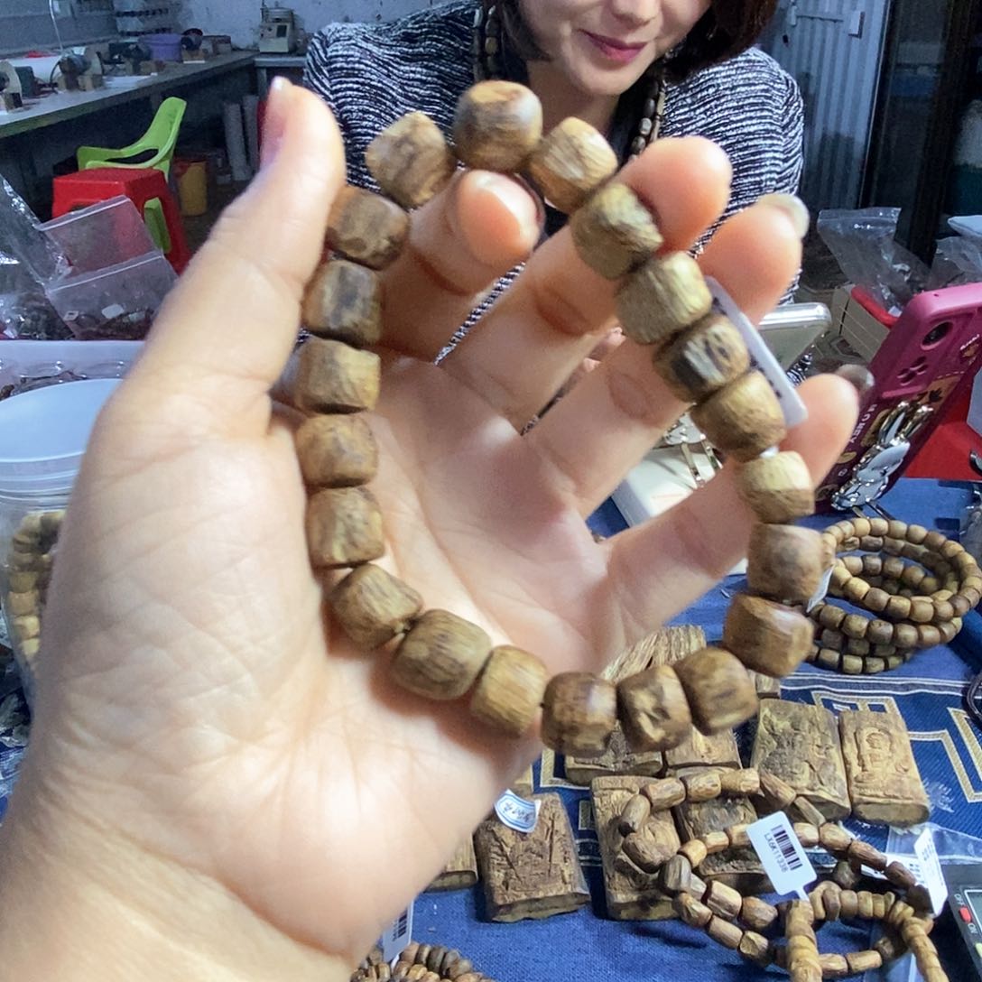 沉香手串飘*天然野绿随形单圈1.3/12克+多样性发一