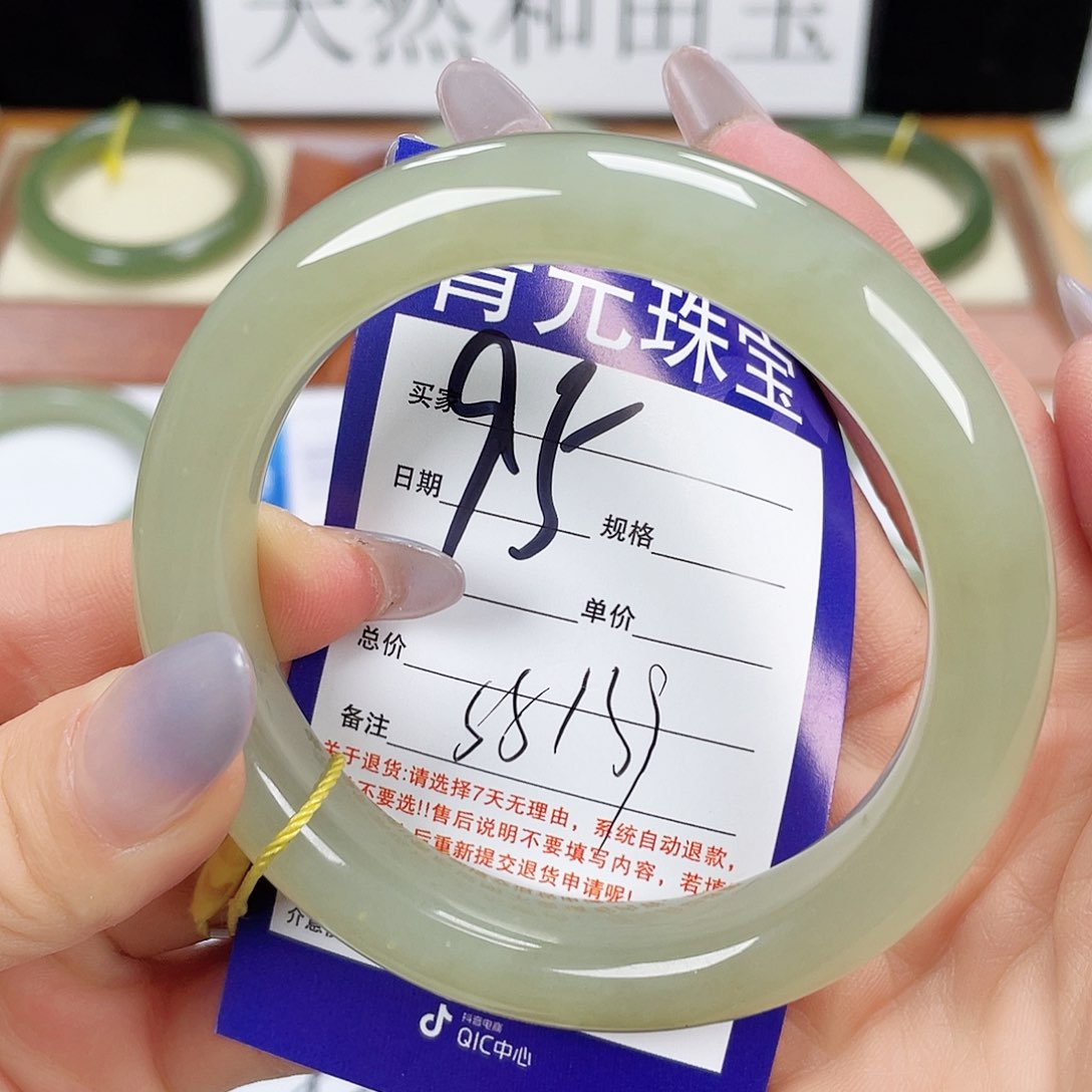 和田玉手镯未镶嵌