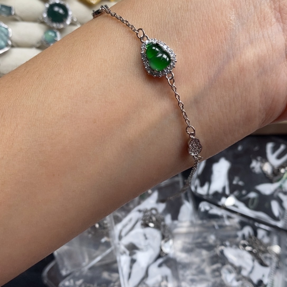 翡翠颈饰未镶嵌翡翠