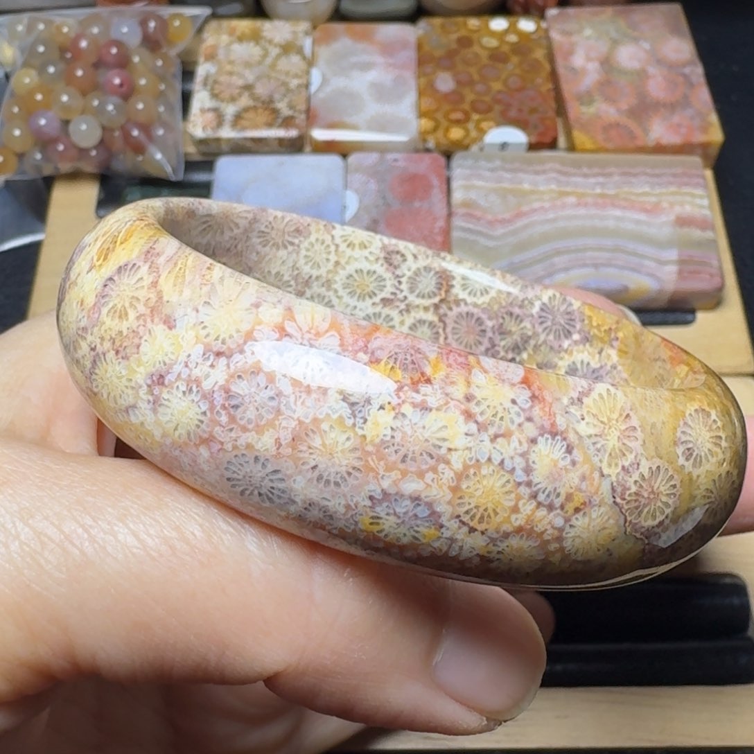 硅化玉54.5彩彩的小菊花未镶嵌