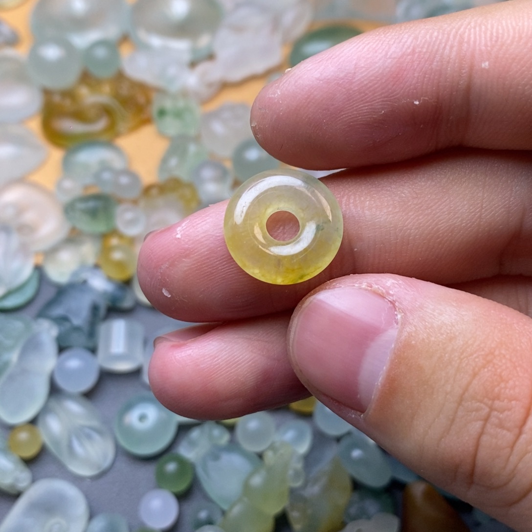 定制翡翠未镶嵌挂件