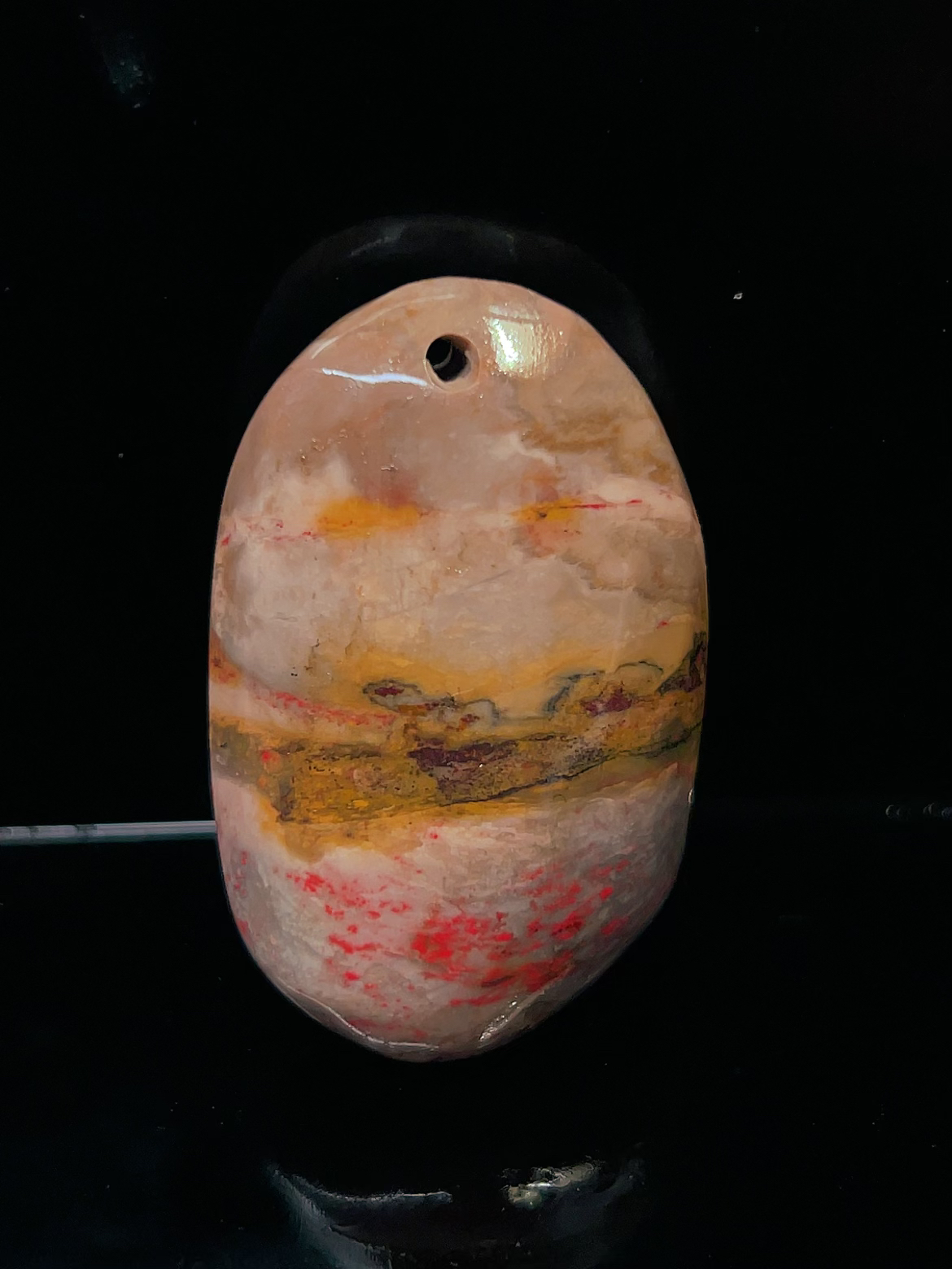 昌化鸡血石多彩挂件，意境挺美，形状厚实圆滚，佩戴简单大气