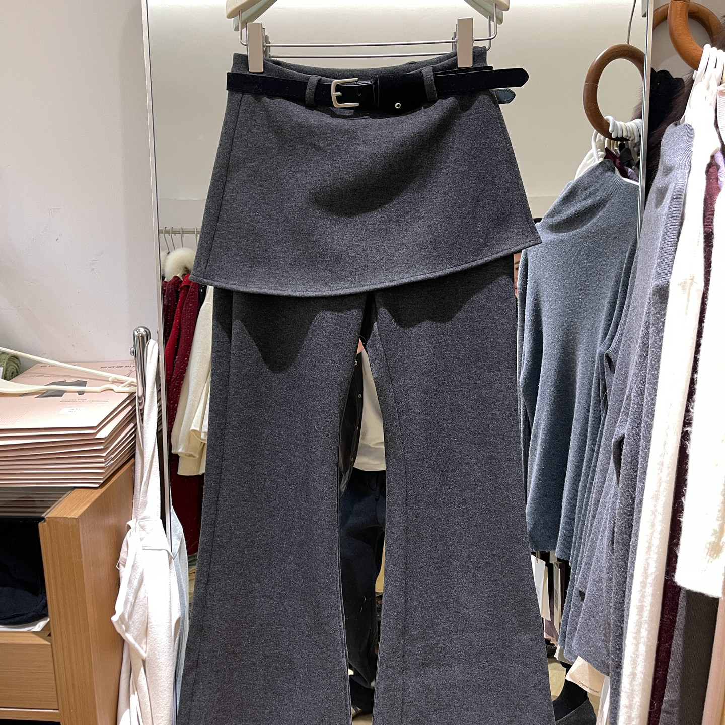 12.29 ME860屁帘裤子