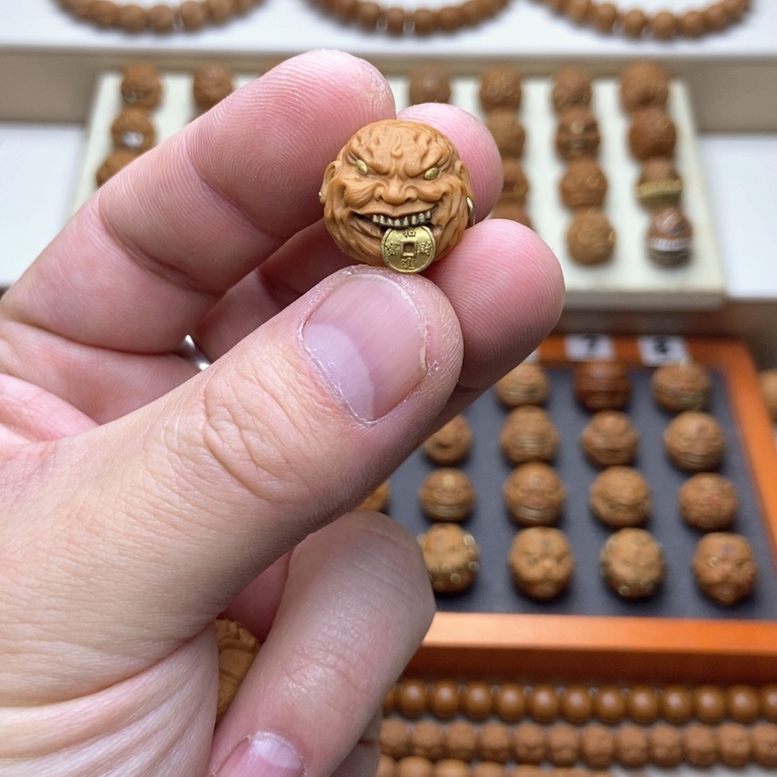 手串文玩核桃叼钱恶僧微瑕疵款