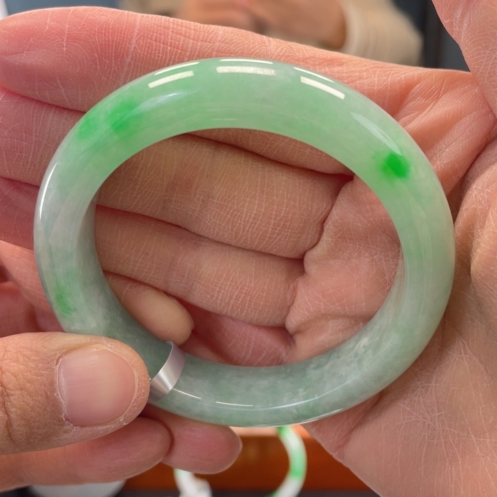 翡翠未镶嵌手镯缅甸翡翠