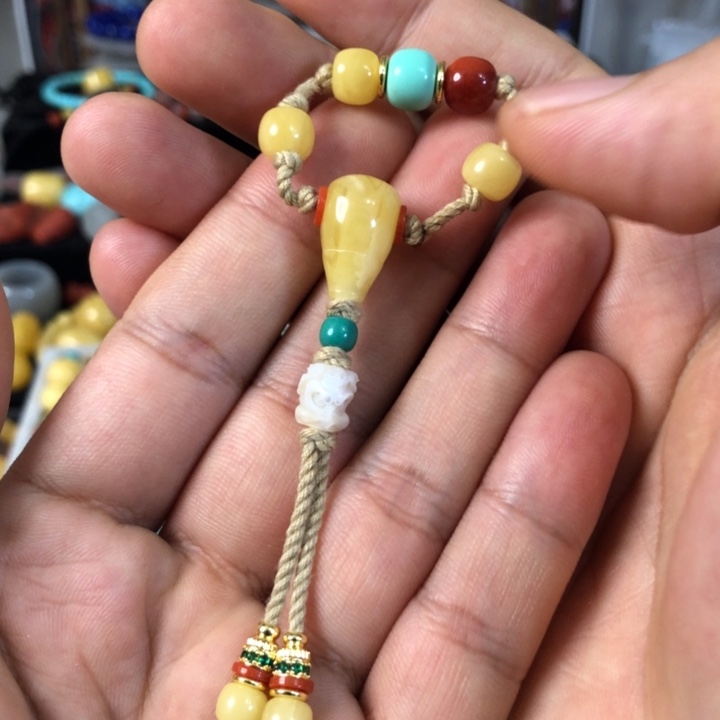 蜜蜡未镶嵌珠宝奇石