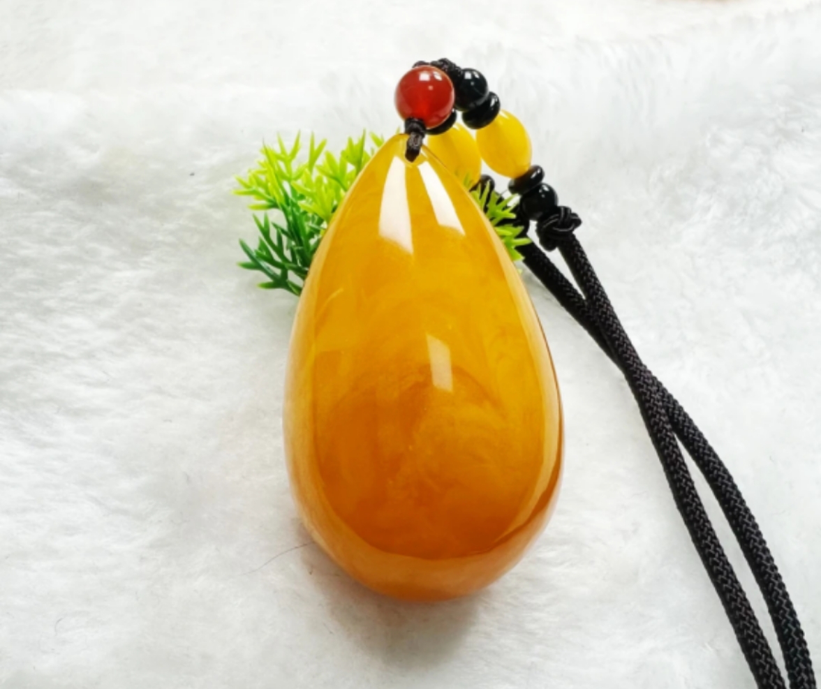 w133 藏族精工打磨双面立体蛋面水滴36克