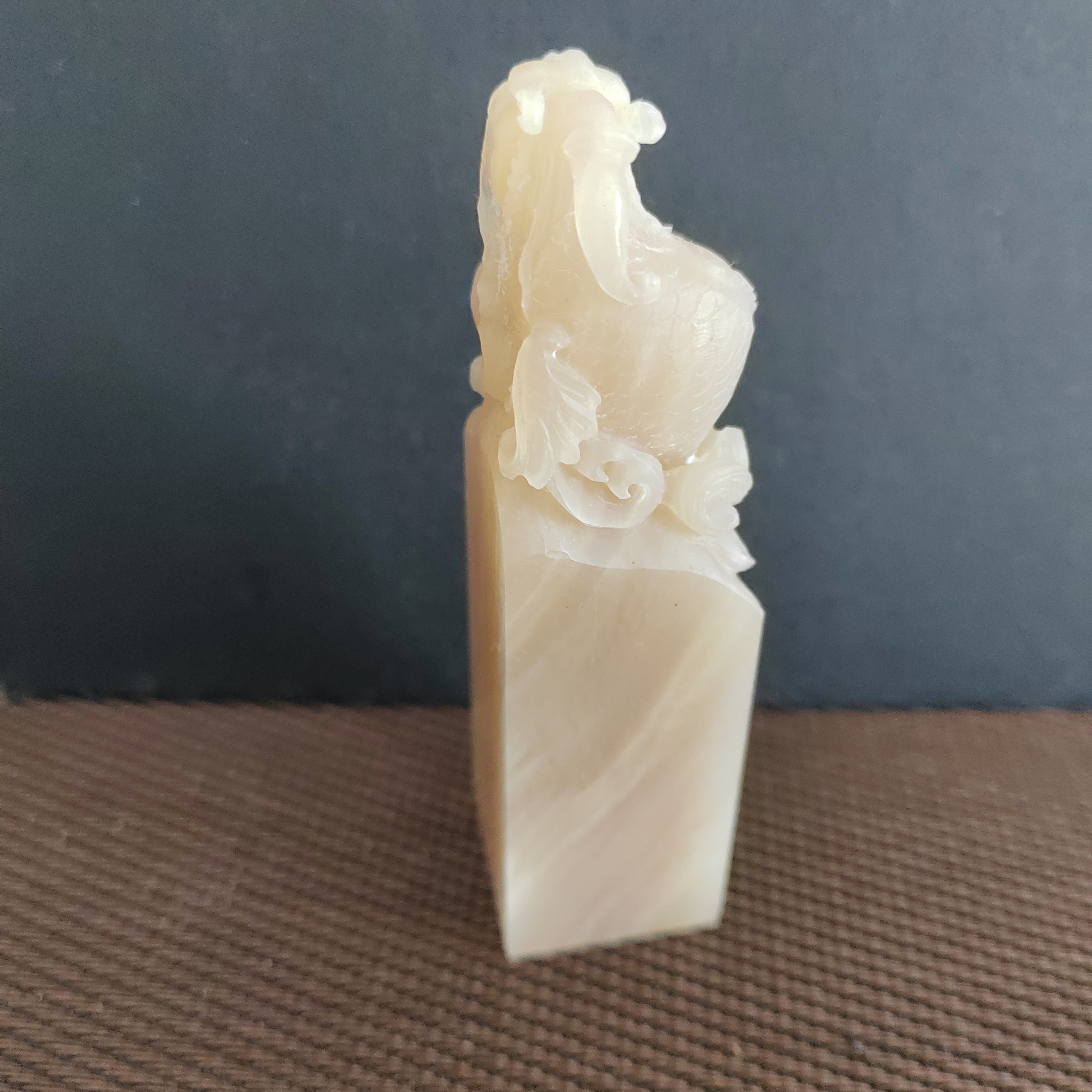 巴林石冻章精雕售钮