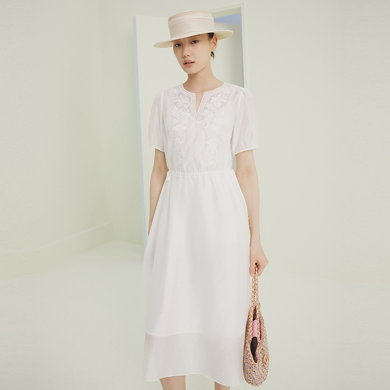 【晨晨专属】firststationV领泡泡袖珠片绣腰部抽绳连衣裙女4630A