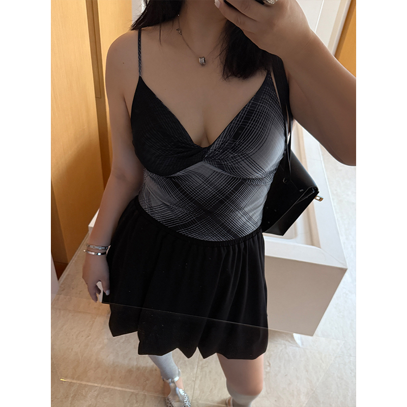 铅笔小鑫大码女装 精致V领 格子撞色 性感吸睛网纱吊带