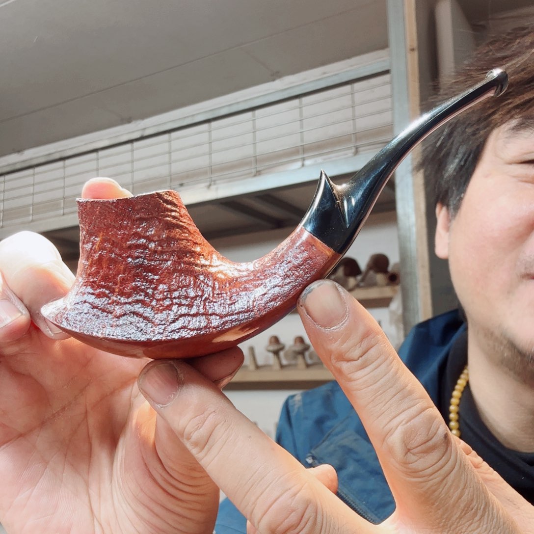 君**财焦耀烟斗一火山