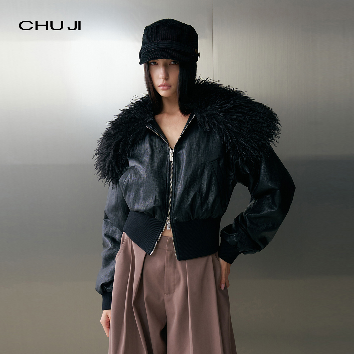 Chuji出迹 时尚毛领短款外套女秋冬环保皮机车风夹克E2M2737W