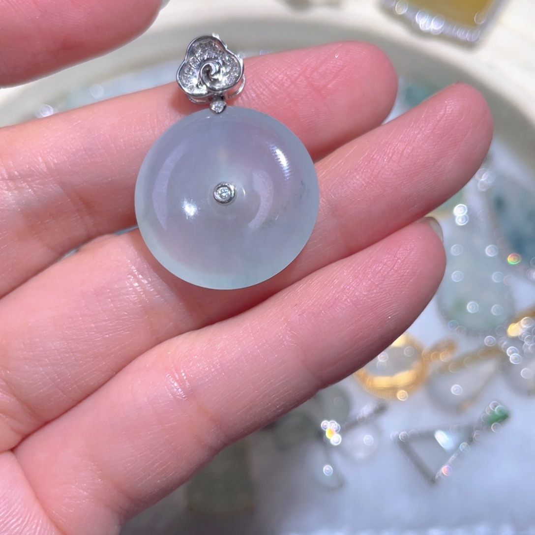 翡翠颈饰18K金镶嵌翡翠