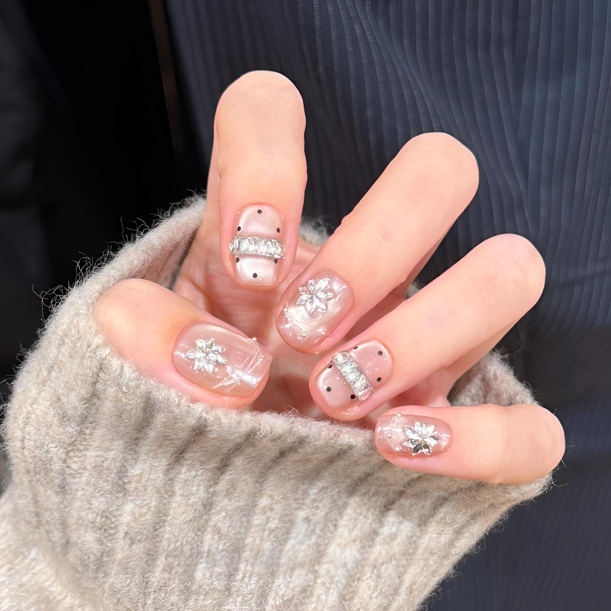 【白月光】冬日法式爆闪碎钻高级感显白手工穿戴甲2025新款高级感