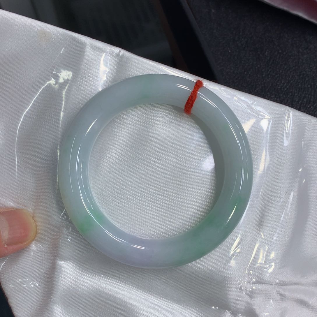 翡翠手镯未镶嵌翡翠
