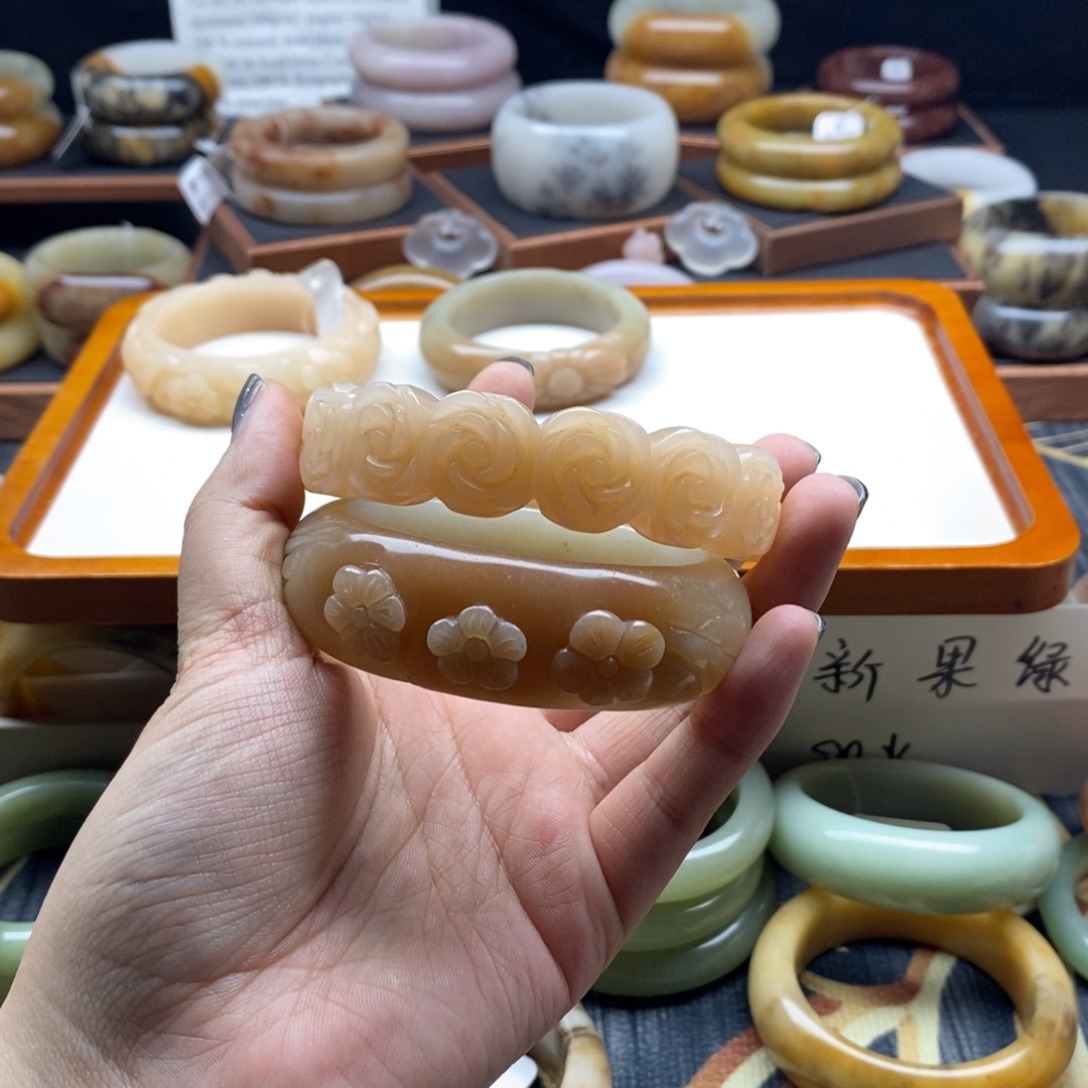 石英质玉未镶嵌手镯