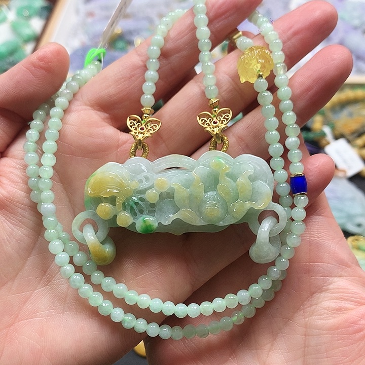 翡翠颈饰未镶嵌吊坠