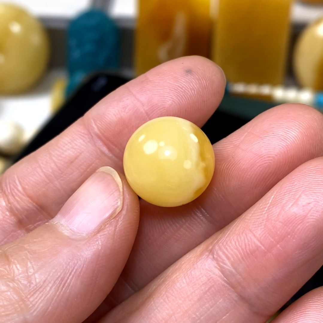 裸石琥珀未镶嵌小*娜14微瑕圆珠