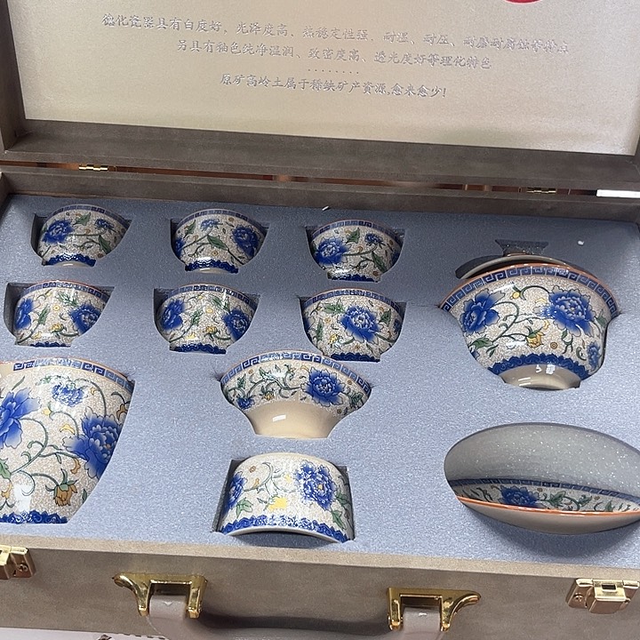 孤品茶具套装等。         