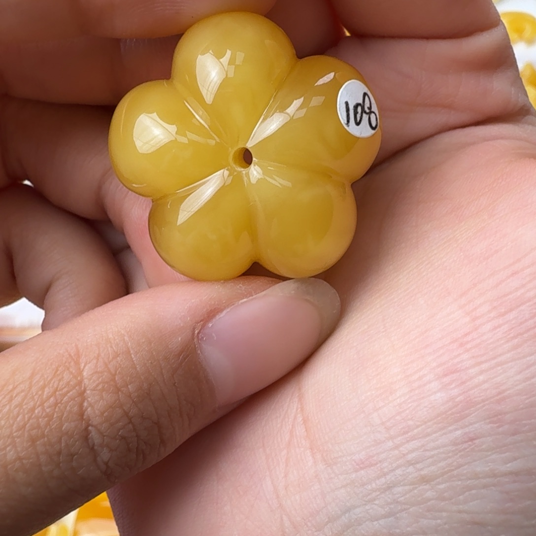未镶嵌琥珀珠宝奇石