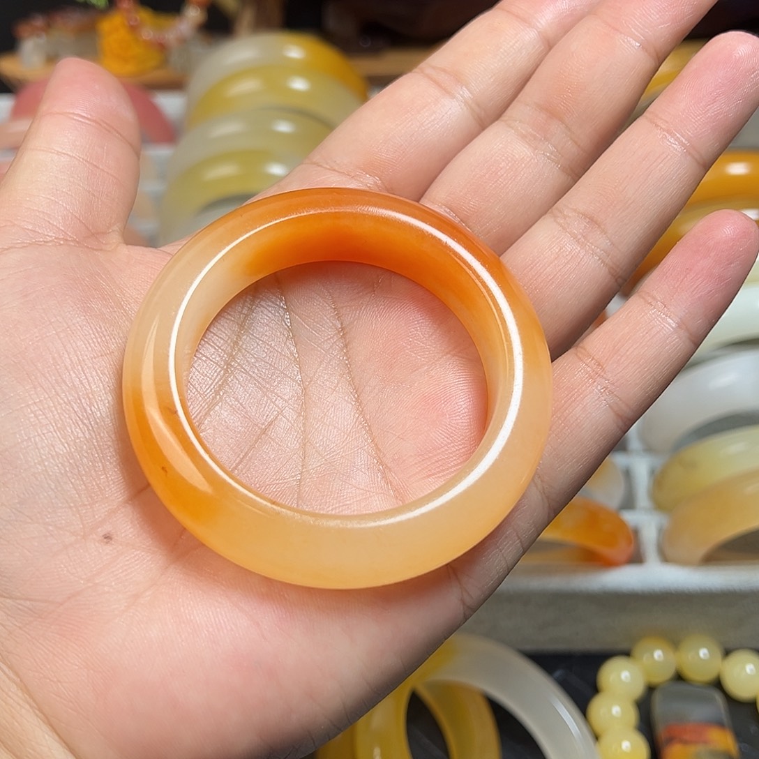 小***！石英质玉（黄龙玉）未镶嵌手镯