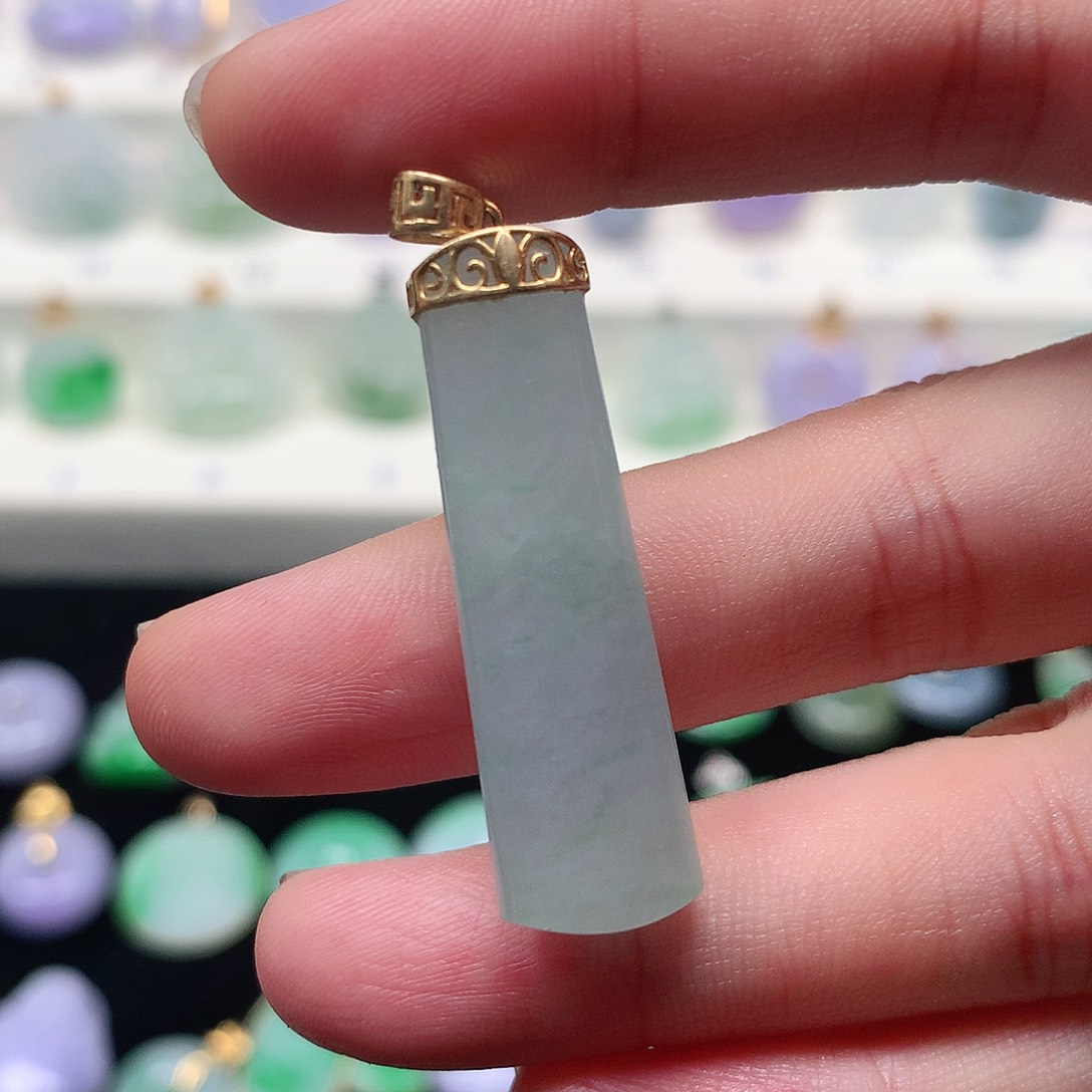 颈饰18K金镶嵌翡翠翡翠吊坠