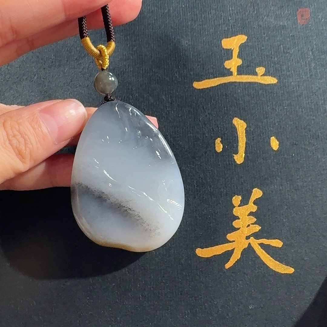 和田玉未镶嵌颈饰楼兰三色大师