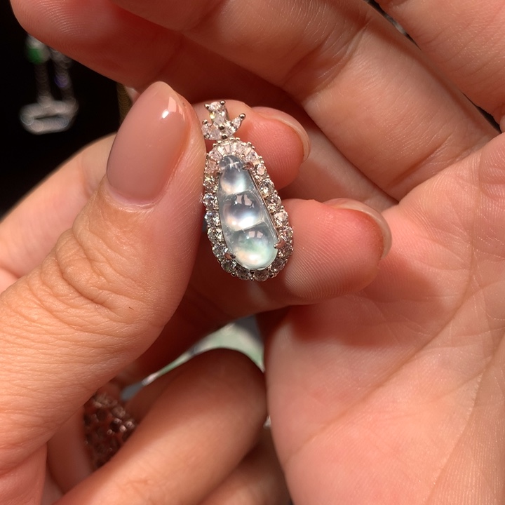 L***.翡翠银S925镶嵌颈饰豆子