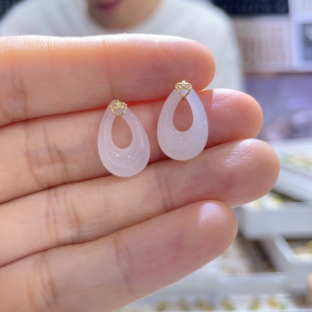 和田玉18K金镶嵌耳饰