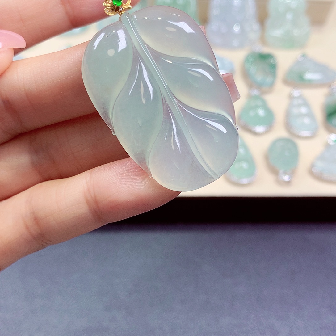 翡翠18K金镶嵌颈饰翡翠