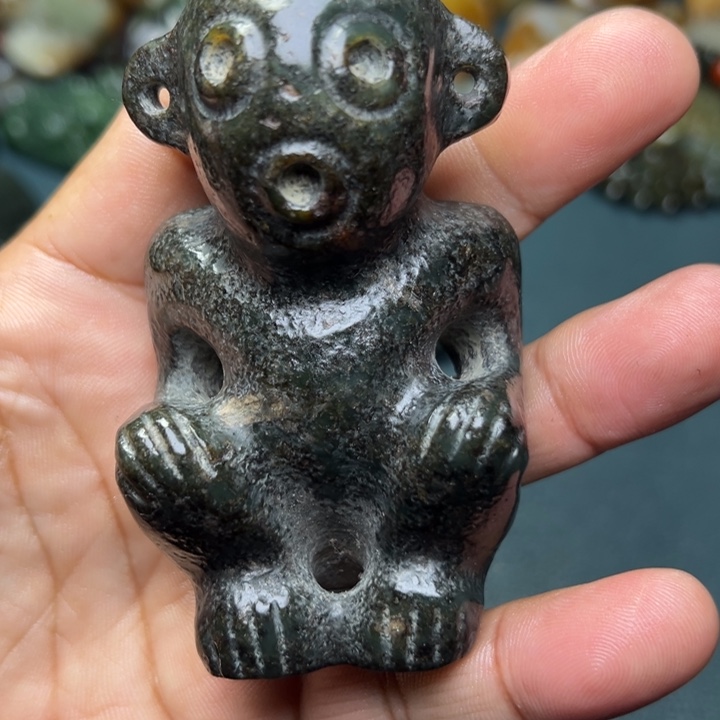 和田玉未镶嵌把件