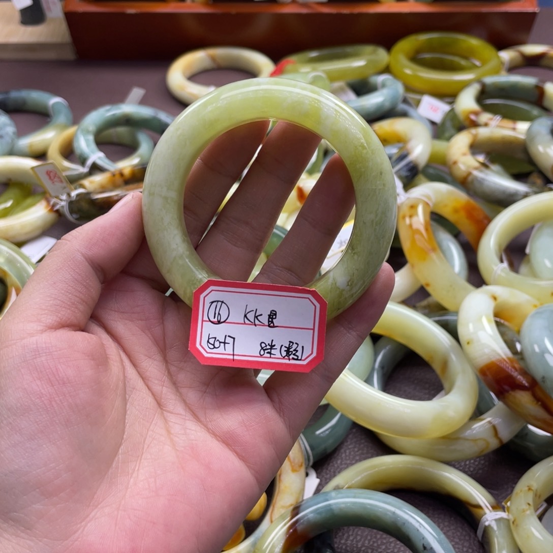 K***星蛇纹石玉未镶嵌手镯