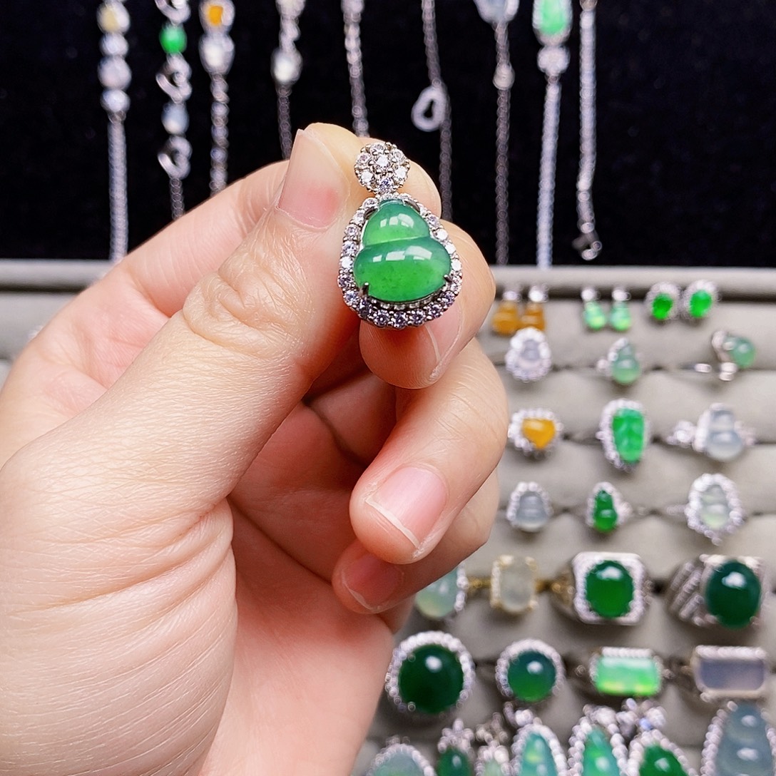 翡翠银S925镶嵌颈饰葫芦